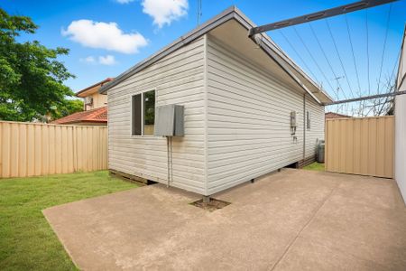 TWO BEDROOM GRANNY FLAT IN A GREAT LOCATION - Photo 4