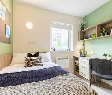 1 bedroom in a flat share to rent - Photo 2