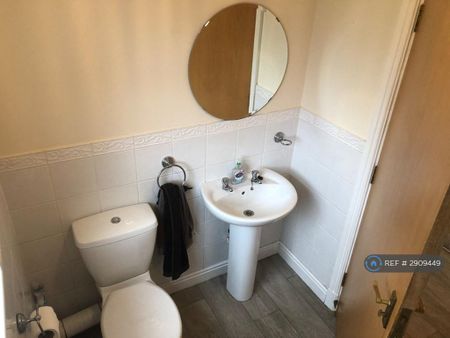 2 bedroom flat to rent - Photo 3
