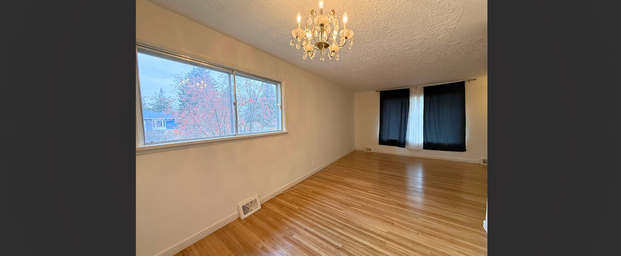 3 Bedroom Main Floor – Great Location! - Photo 1