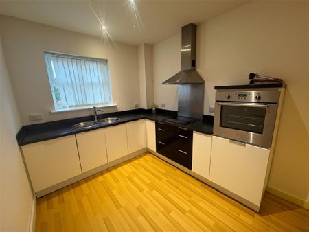 2 bedroom flat to rent - Photo 2
