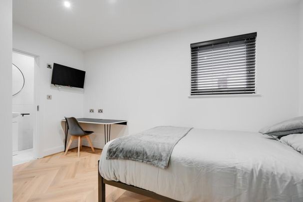 6 bedroom house to rent - Photo 1