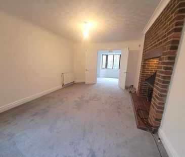 4 bedroom detached house to rent - Photo 3