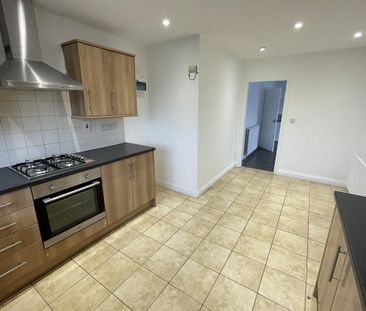 3 bedroom semi-detached house to rent - Photo 6