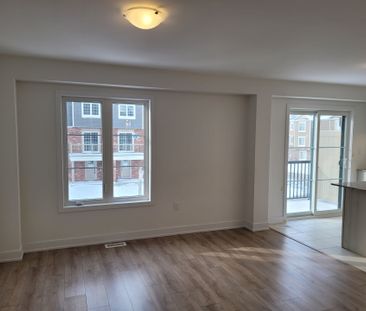 For Lease - 34 Silo Mews, Barrie, Ontario - Photo 2