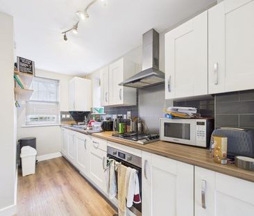 3 bedroom semi-detached house to rent - Photo 6