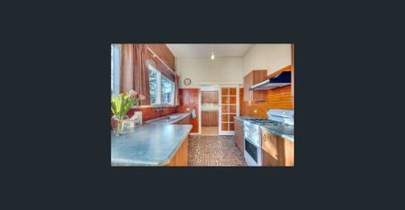 Comfortable Family Home in Convenient Modbury Location - Photo 3