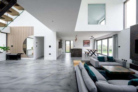 A stunning property, designed and presented to an exceptional standard. With modern finishes and décor, the large spacious rooms and well thought out design mak - Photo 5