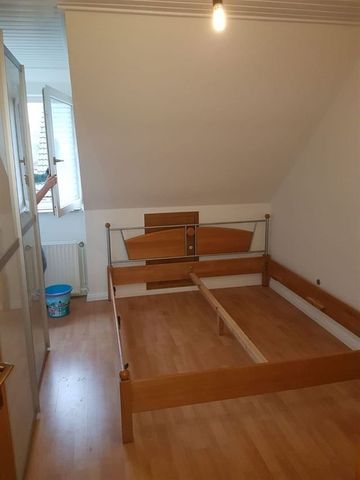 Großzügige 3 Zimmer DG Wohnung im 2-Familienhaus mit ca. 100 m² und ausg. Spitzboden - Photo 3