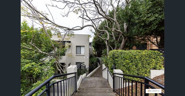 Attention Commuters! - Photo 1