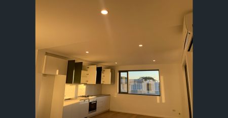 Modern TWO BEDROOM APARTMENT for rent in Waterloo! - Photo 4