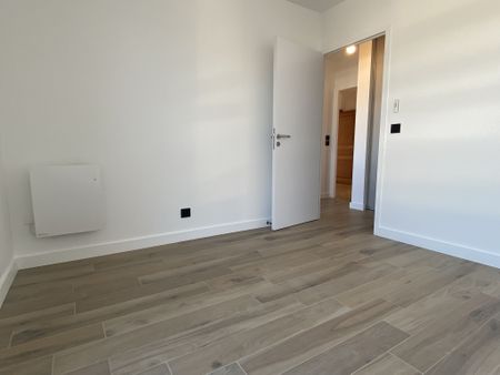 Location Appartement 4 pièces 98m² ANNECY 74000 - Photo 4