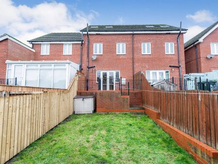 4 bedroom terraced house to rent - Photo 4