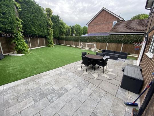 4 bedroom detached house to rent - Photo 1