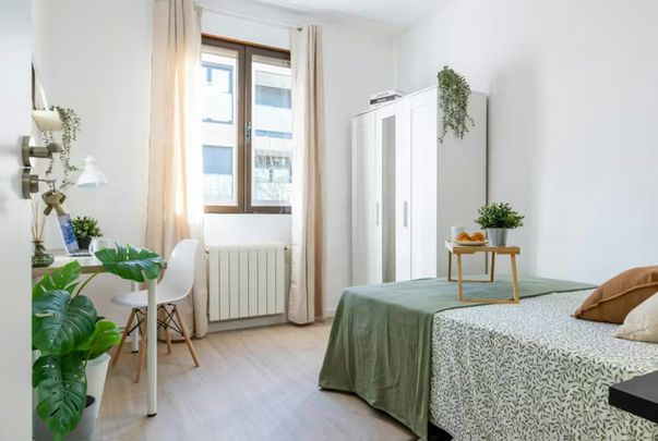 Calle Jacinto Benavente, Getafe, Community of Madrid 28902 - Photo 1