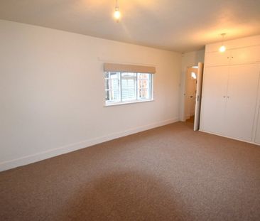 North Field Cottage, Lake End Road, Dorney,SL4 - Photo 2