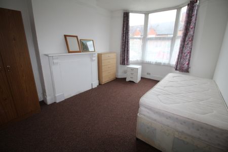 4 Bed Student Accommodation - Photo 3