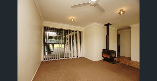 SPACIOUS THREE BEDROOM HOME - Photo 1