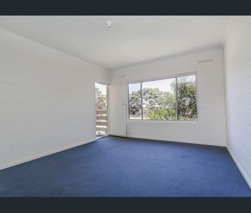 Between the City and Sea - Photo 2