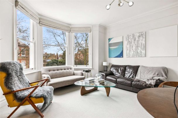 A wonderful two bedroom first floor flat ideally located on Bonneville Gardens. - Photo 1