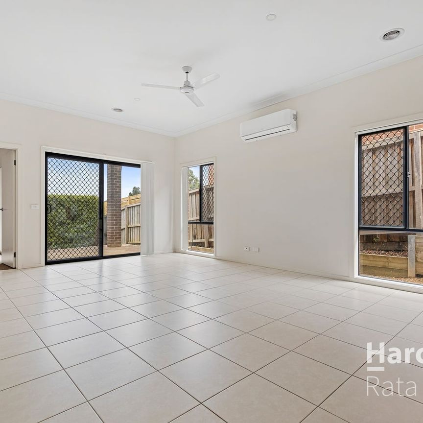 Stunning Family Home in Unbeatable Location! - Photo 1