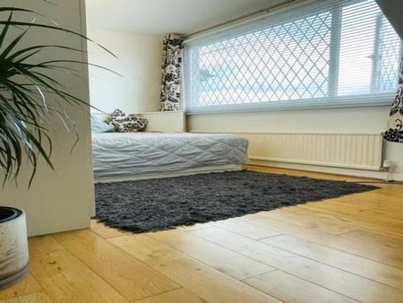 5 bedroom semi-detached house to rent - Photo 3