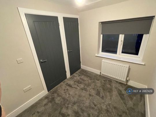 3 bedroom end of terrace house to rent - Photo 1