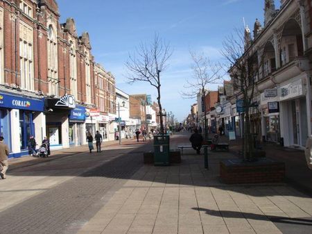 2 bedroom flat to rent - Photo 2