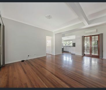 4 BEDROOM HOME IN QUIET STREET - Photo 2