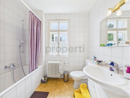 Living in the light: Exclusive single-family home in Reinach, canton of BL - Photo 3