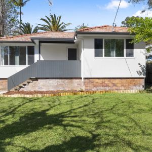 Fully renovated home, Hornsby North Public School catchment - Photo 2