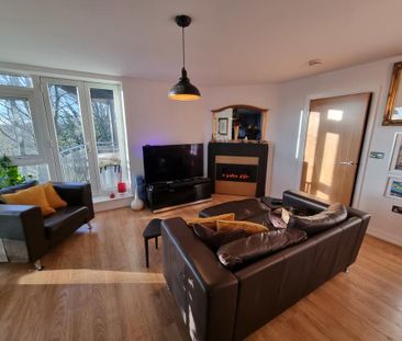 1 bedroom in a flat share to rent - Photo 1