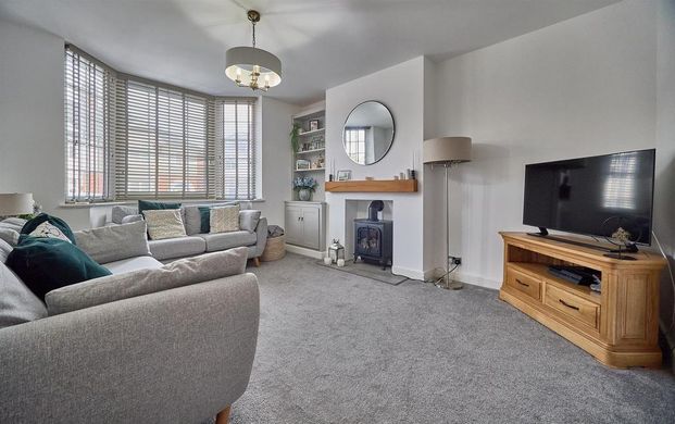 3 bedroom semi-detached house to rent - Photo 1