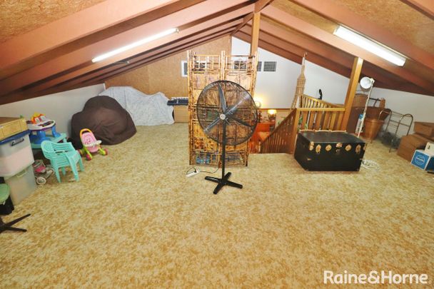 Large 4 Bedroom Home - Photo 1