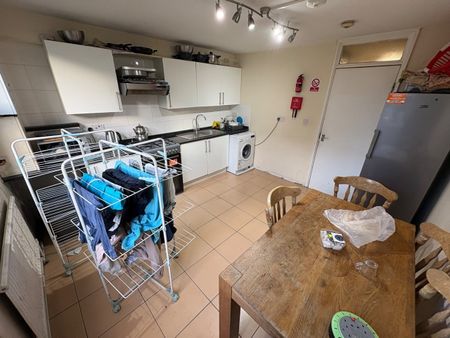 Room in a Shared Flat, Silver Street, N18 - Photo 5