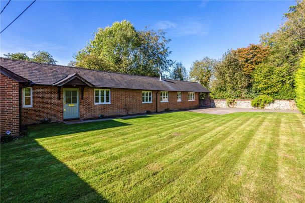 A beautifully refurbished cottage with countryside views. - Photo 1