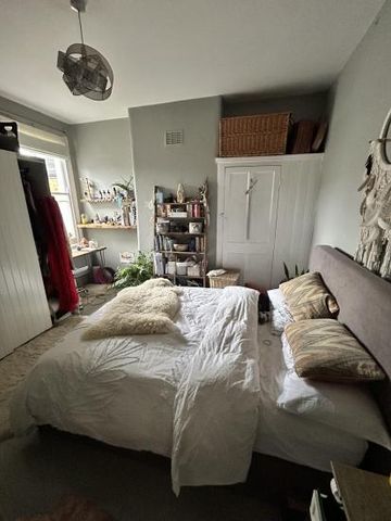 Lovely Double and bright room available - Photo 3