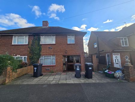 Monarch Close, Feltham TW14, London - Photo 4