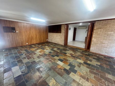 Lovely Home with Detached Garage! - Photo 3