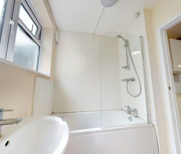 Flat to rent on - Photo 1