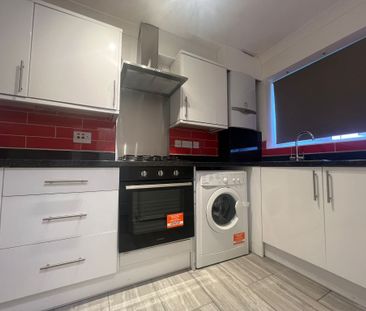 Gorse Meade, Slough - Photo 5