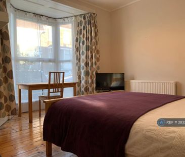 1 bedroom in a house share to rent - Photo 1