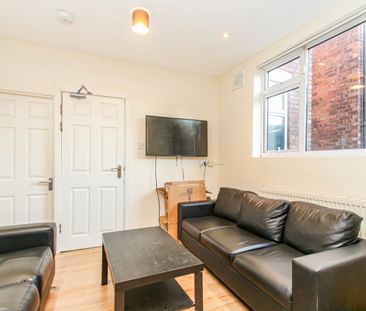 5 bed Semi-Detached House for Rent - Photo 2