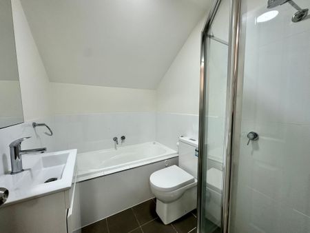 Modern Two Bedroom Townhouse - Photo 3