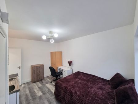 Studio Flat, Sunny Gardens Parade, NW4 - Photo 2