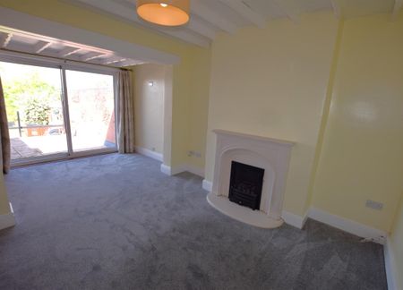 3 bedroom house - semi-detached to rent - Photo 2
