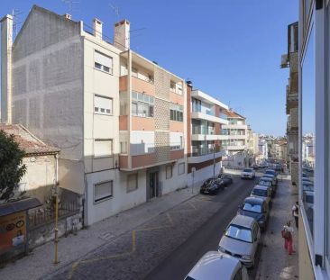 Rooms for rent in 3-bedroom apartment in Campo Pequeno - Photo 3