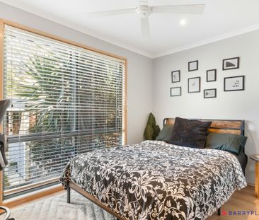 Spacious Five Bedroom Family Home with Multiple Living Areas, Solar... - Photo 5