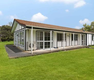 Charming 2-Bedroom Standalone Cottage - Photo 2