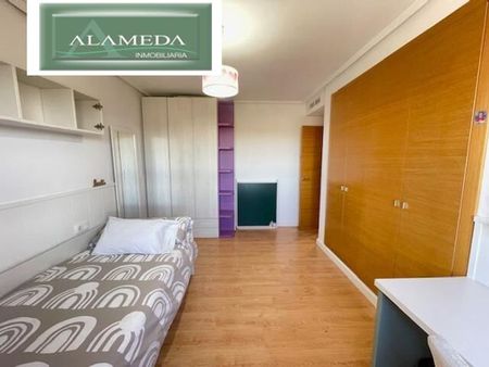 3 room luxury Flat for rent in Valencia, Spain - Photo 2